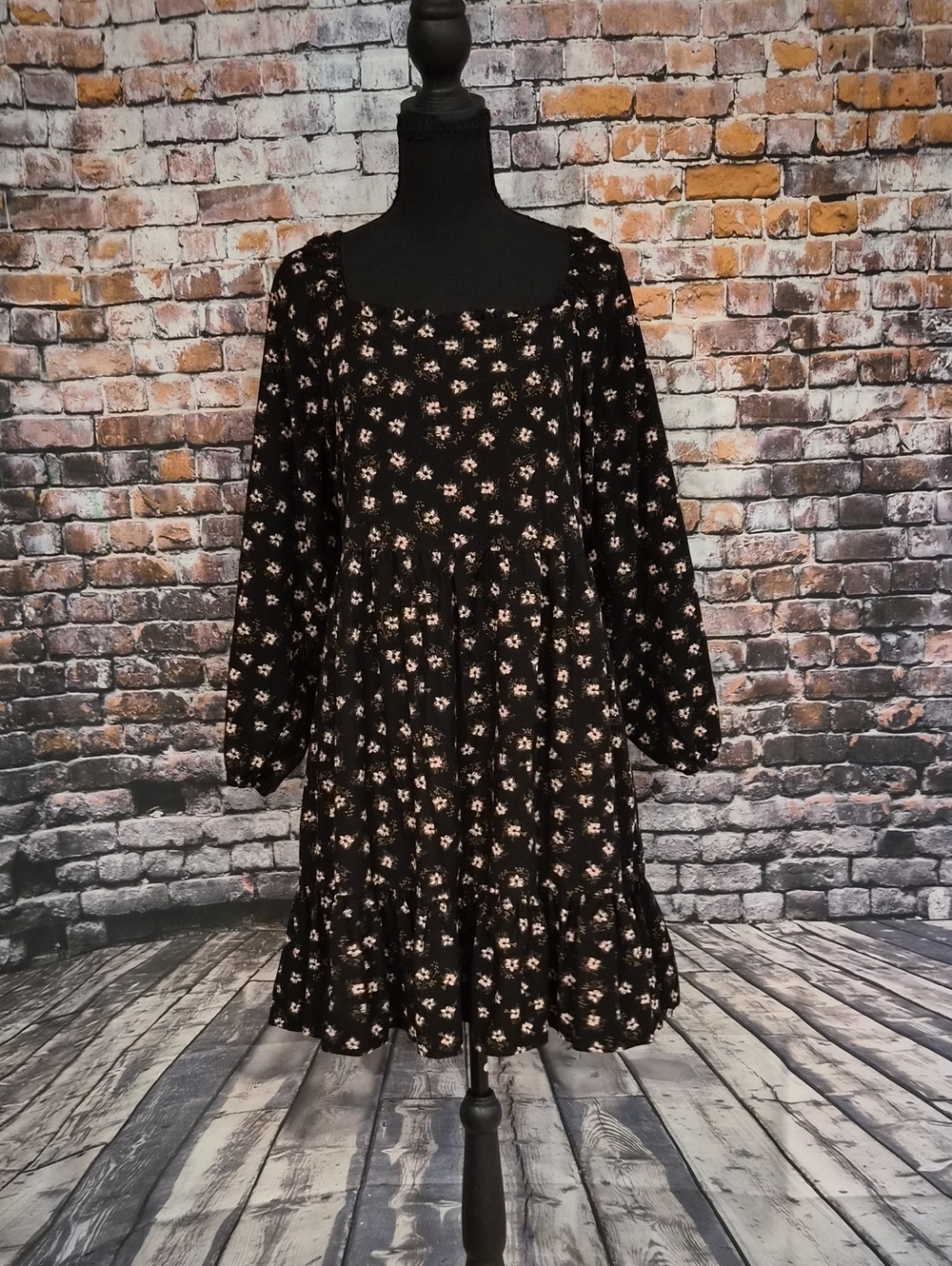 Celebrity Pink Black Floral Square-Neck Long Sleeve Mini Dress